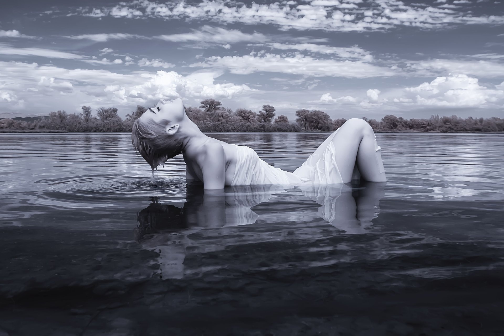 Tomicich Andrea_006_Mystic Reverie - Echoes of Sky and Sea, 2022, fotografia a infrarossi, cm 26x40
