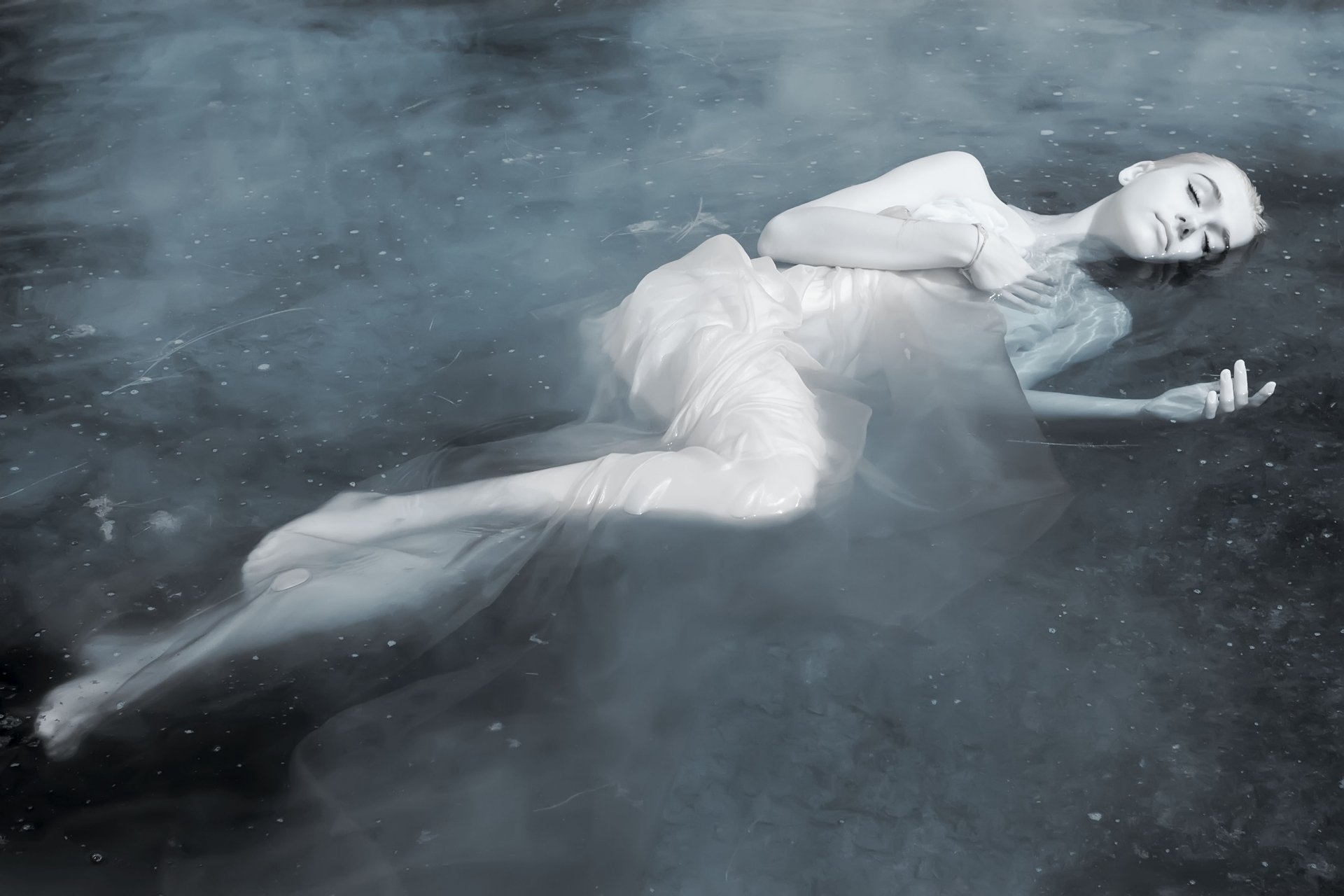 Tomicich Andrea_007_Mystic Reverie - The Sea_s Enigmatic Embrace, 2022, fotografia a infrarossi, cm 26x40