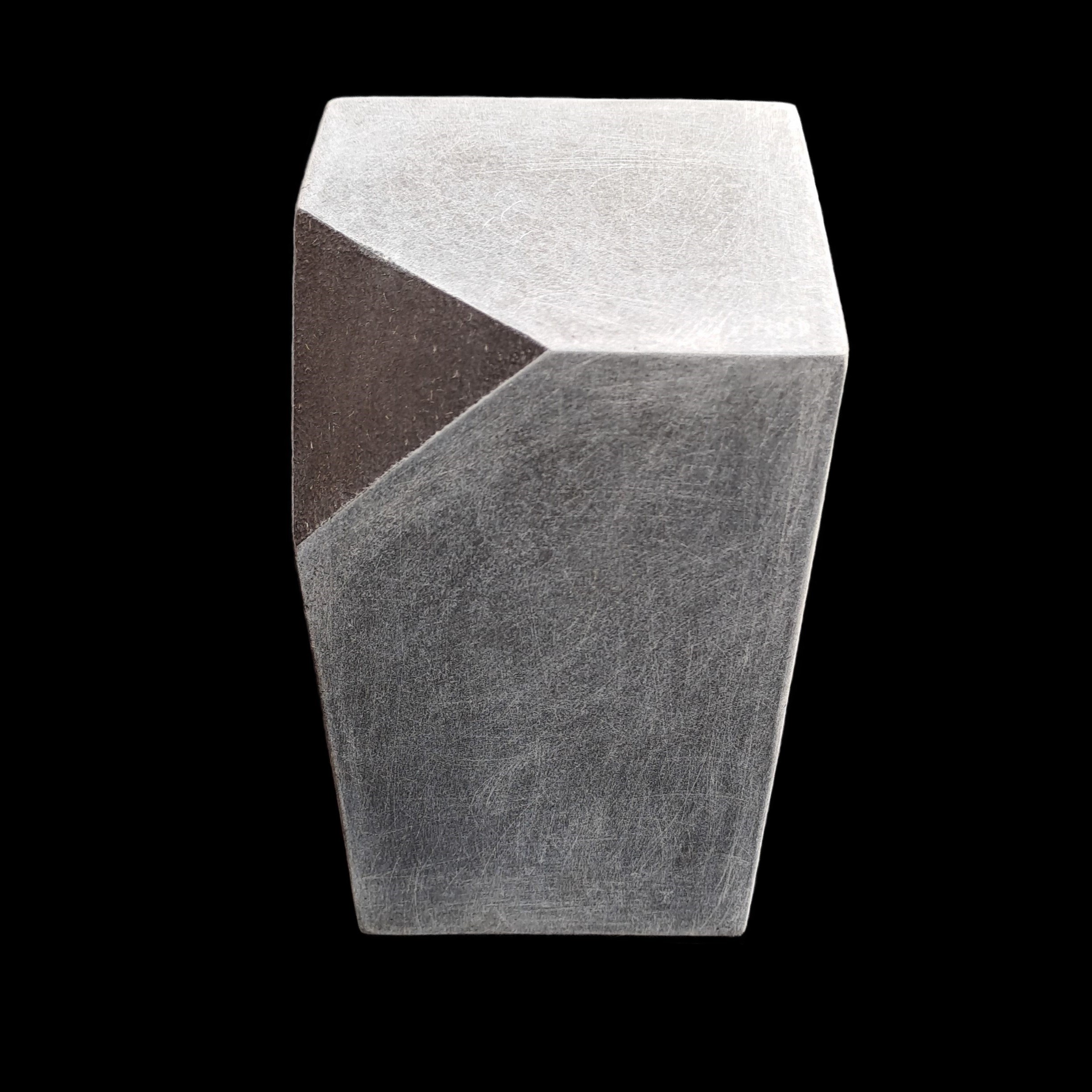 Gueli-Peppe-nero-2024-legno-15x8,5x8,5